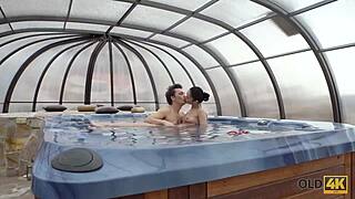 老男人搞到捷克年轻美女大奶嫩穴