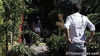 看这妹子后入猛干小穴！