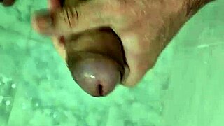 在淋浴中打飞机，第2部分，感觉真他妈爽