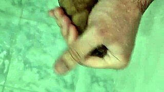 在淋浴中打飞机，第2部分，感觉真他妈爽