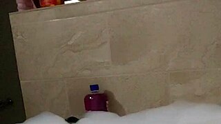 Is Cyno teasing us in this solo bubble bath cosplay?