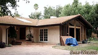 小奶18+女同互扣舔逼😏