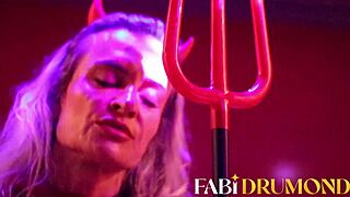 blonde girl fabidrumond relaxes with anal plug session