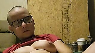 video from months ago where i'm playing with my star dildo while wearing a thong 😏