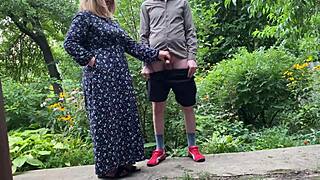 Gorgeous Milf Assists Stranger In Outdoor Peeing Mishap