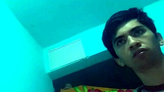 I touch my girlfriend's pussy and ass on webcam for viewers