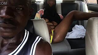 看Emris53和Harveyxbush过山车上Itxprincess抠光屄揉奶狂野