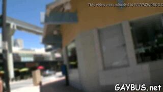 peguei a gostosa brincando com a boneca e fudi ela 😍