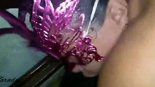 socando no rabo e gozando na boca