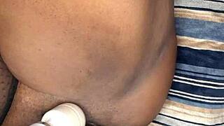 hey, quickie with a fat milf leads to fingering her shaved pussy and orgasm 😍