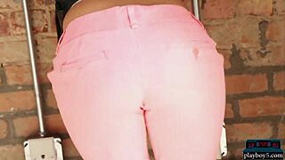 熟女辣妹拉娜詹姆斯莫什裸体献Playboy