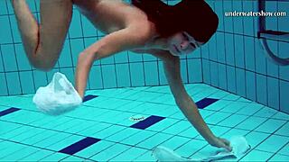 Hot tits and shaved pussy underwater – can you resist?