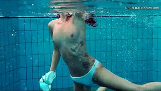 Hot tits and shaved pussy underwater – can you resist?