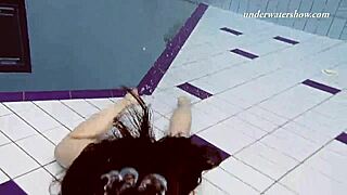 Iva Brizgina and Paulinka kiss passionately in pool