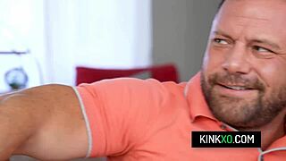 震惊！Freya Von Doom 和 Misty Meaner 与继女分享下流秘密