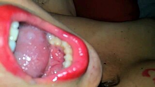 太棒了，我业余主妇吞下大量精液面部射击！