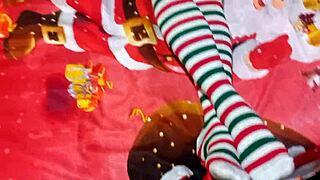 I watch Indian milf masturbate on Christmas in Latin lingerie