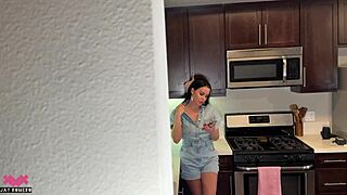 Airbnb guest fucks homeowner in doggystyle as thanks