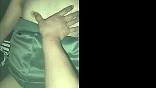 Why are these Japanese amateurs filming outdoors with their phones?