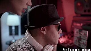 和DJ群P换名声的18+少女场景