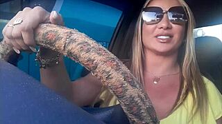 Corrida Mamadrivee Loira在野性肛交中承受巨根