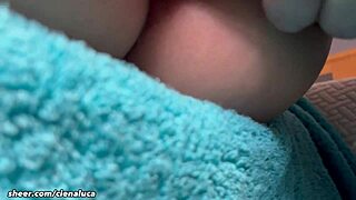 girlfriend explores first time in bed with oiled big ass