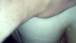 红发熟女近距离肛交享受内射