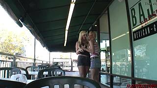 金发女同志捡巨乳妹激情做爱