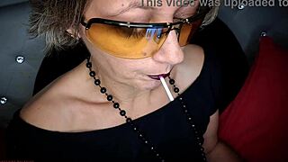 Upskirt Karina with her lollipop, so sensual 😘