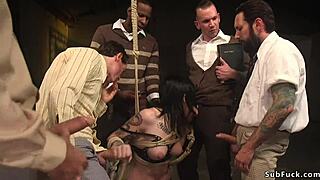 另类棕发荡妇被猛烈双插！