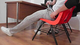 estudiante mexicana cumple fantasía en salón escondido! 🔥