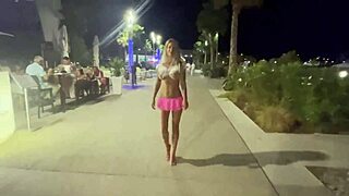 hey, Monika Fox dined naked at restaurant then strolled city streets?