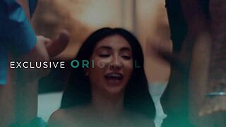 Gorgeous Sata Jones Enjoys Threesome DP