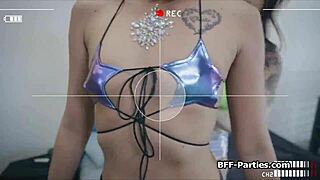 我是18+少女跳舞分享口交POV四人行性爱录像