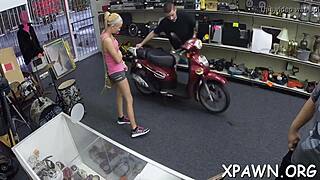 Amateur gets cash to show sexy moves with blowjob and missionary! 💰😘