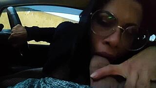 Casada Dirigindo Não Resistiu E Bateu Uma Punheta Para O Amigo With Lick And Cunilingus