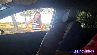 在街上向18岁少女闪鸡巴