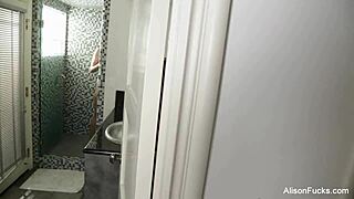 Alison Tyler淋浴自慰大奶爽翻天