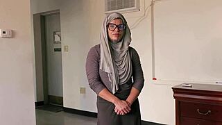 Hijab Cosplay Milf Gets Face Fucked Hard. American Brunette Takes Wet Cumshot in Costume!