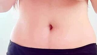 渴望大奶牛按摩黑比基尼