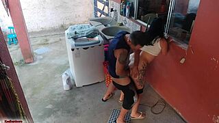 a patroa saiu e a empregada nao resistiu ao meu pau ereto, foi tao intenso