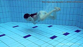 Red-haired beauty Roxalana Chey in hot underwater scene