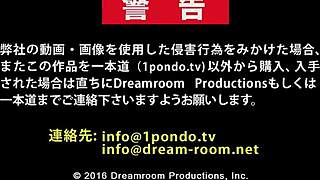 Stunning Japanese Beauty Hitomi Hayama Shines in Action