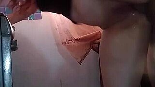 me follo a la mam� de mi amigo y le lleno la vagina de leche pov?