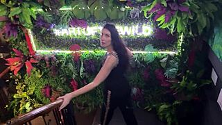 Give me a blowjob right here in the restaurant