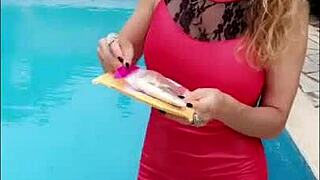 I love flashing in public as a sexy MILF