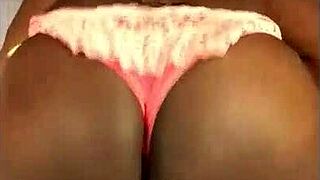 sexy shemale twerking her ass