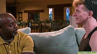 邻居Aaron Trainer和Max Lorde客人前无套猛操？