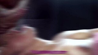 me cojo a la novia de mi amigo en su propio carro