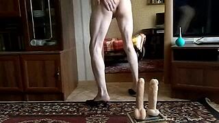 Transvestit Ksyusha uses toys for anal play